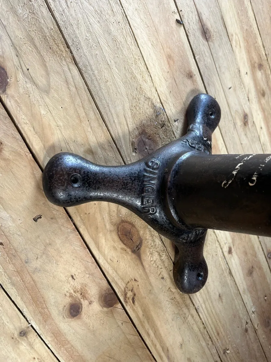 Cast Iron Singer Revolving Stool - Image 3
