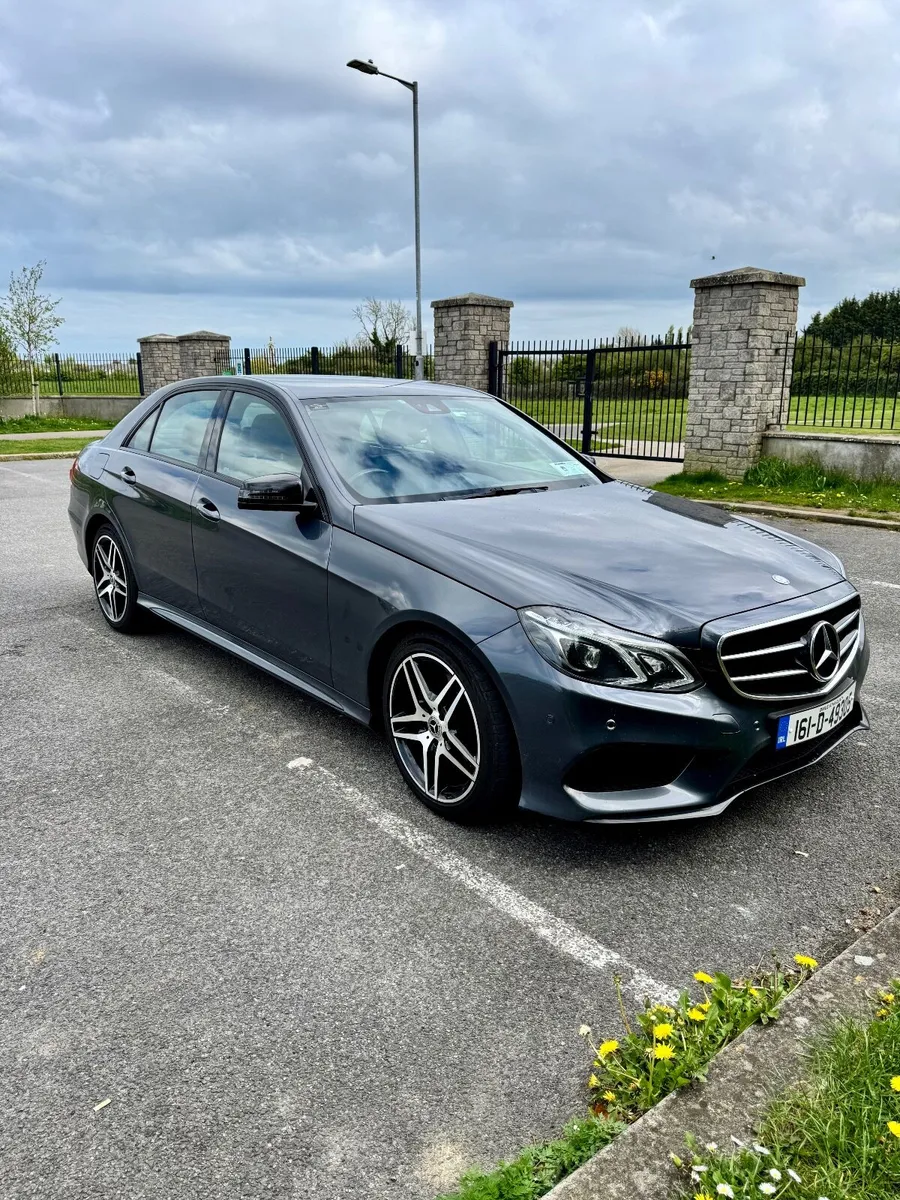 MERCEDES BENZ E220 CDI AMG NIGHT EDITION - Image 3