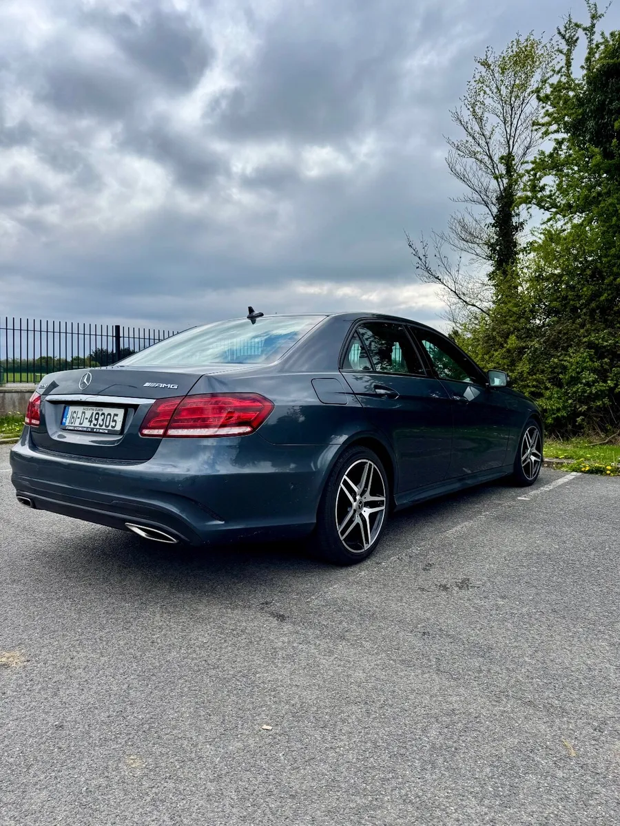 MERCEDES BENZ E220 CDI AMG NIGHT EDITION - Image 4