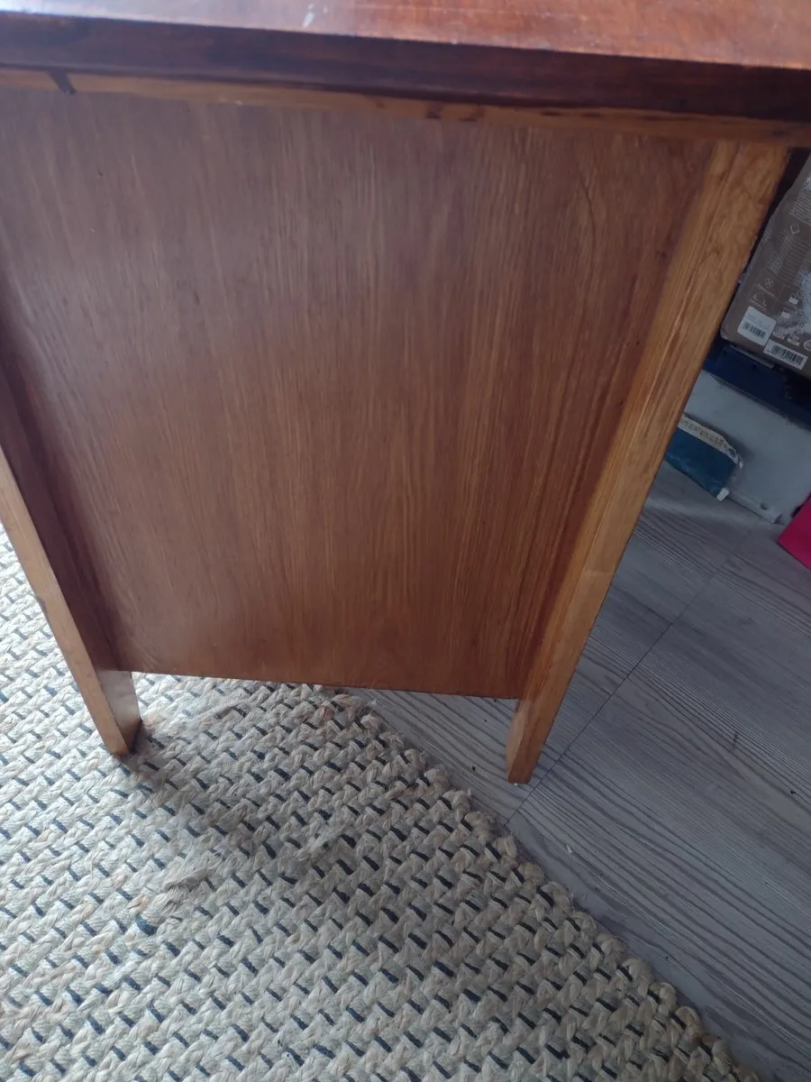 Very heavy solid Oak side table with drawers - Image 4