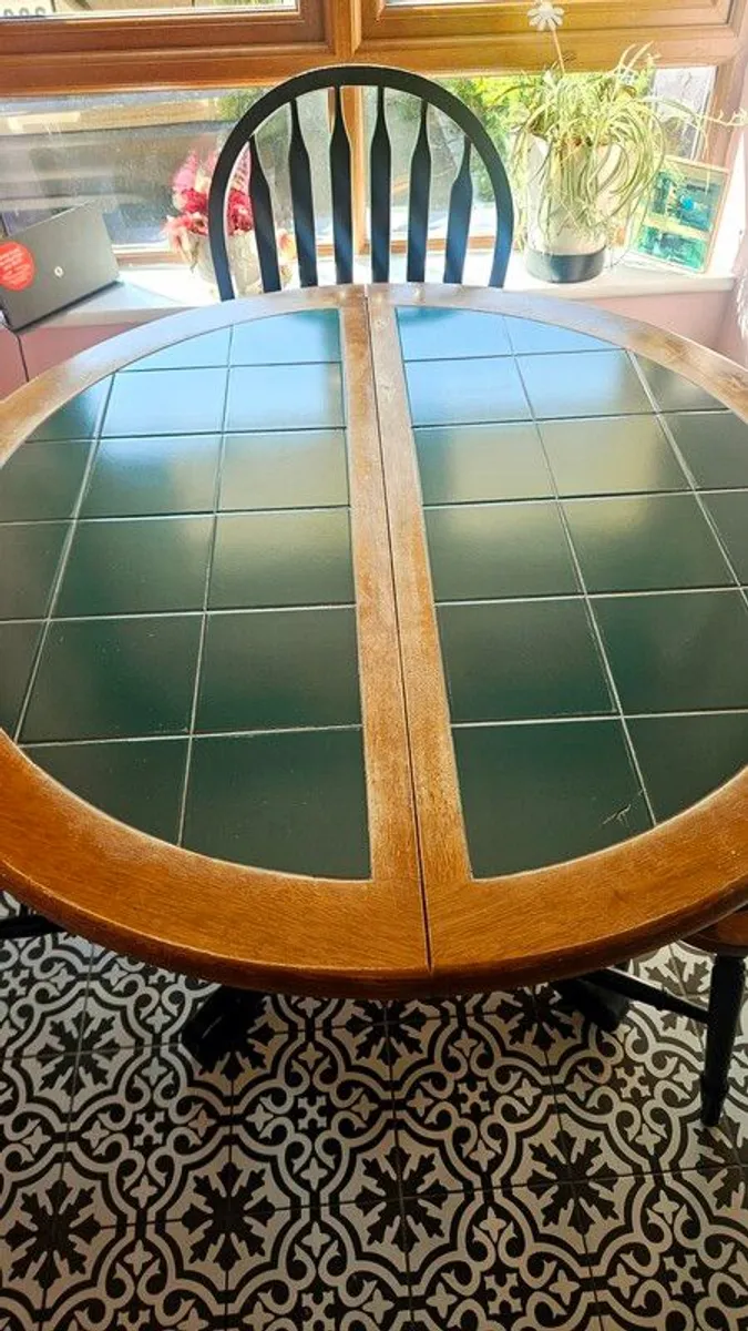 Retro kitchen table and chairs - Image 2