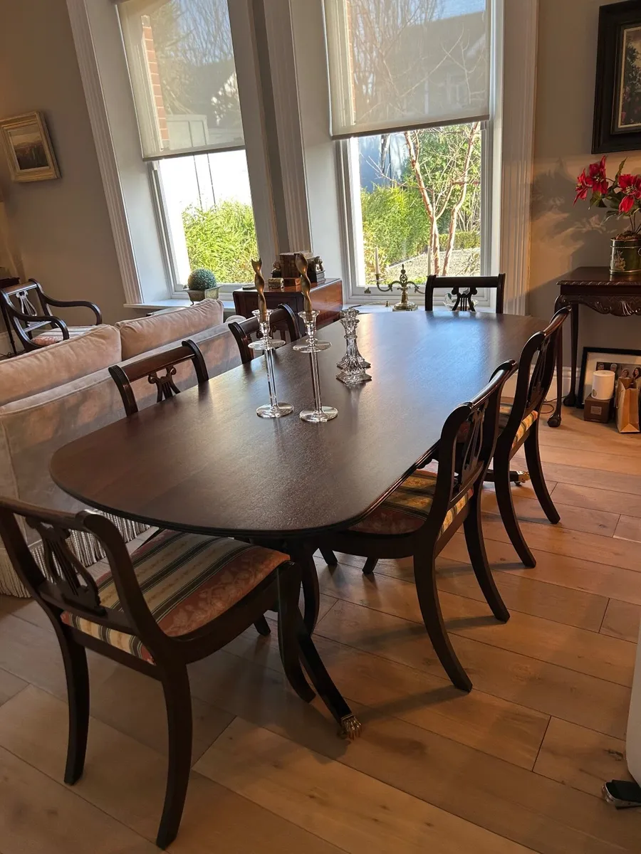 Mahogany dining room table and 6 chairs - Image 1