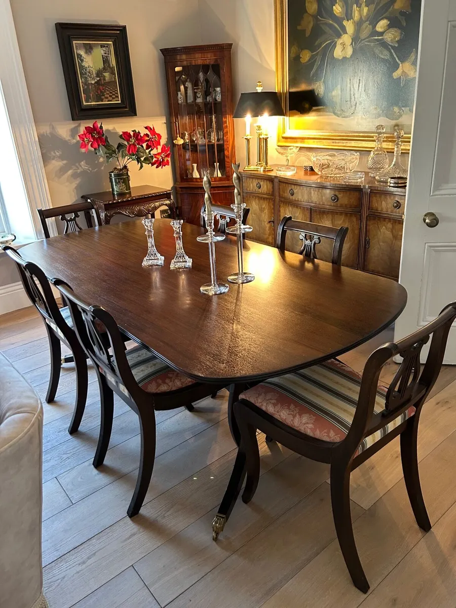 Mahogany dining room table and 6 chairs - Image 2
