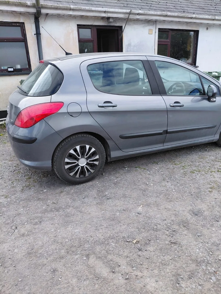 Peugeot 308 2010 - Image 2