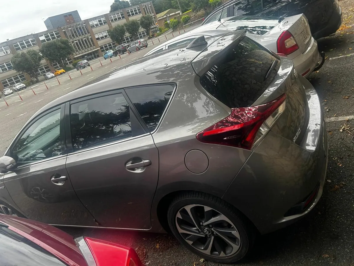 Toyota Auris 2018 sol model High Spec - Image 3