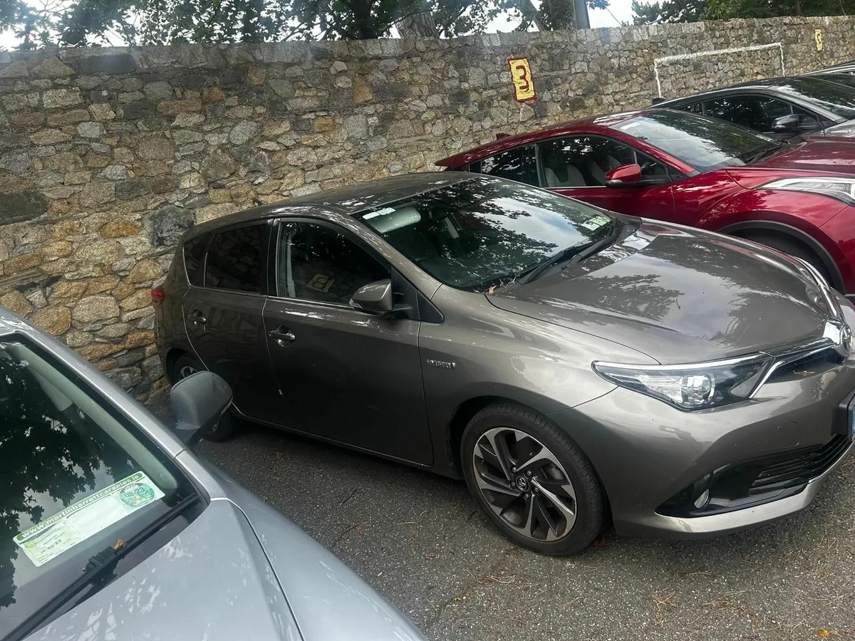 Toyota Auris 2018 sol model High Spec - Image 4