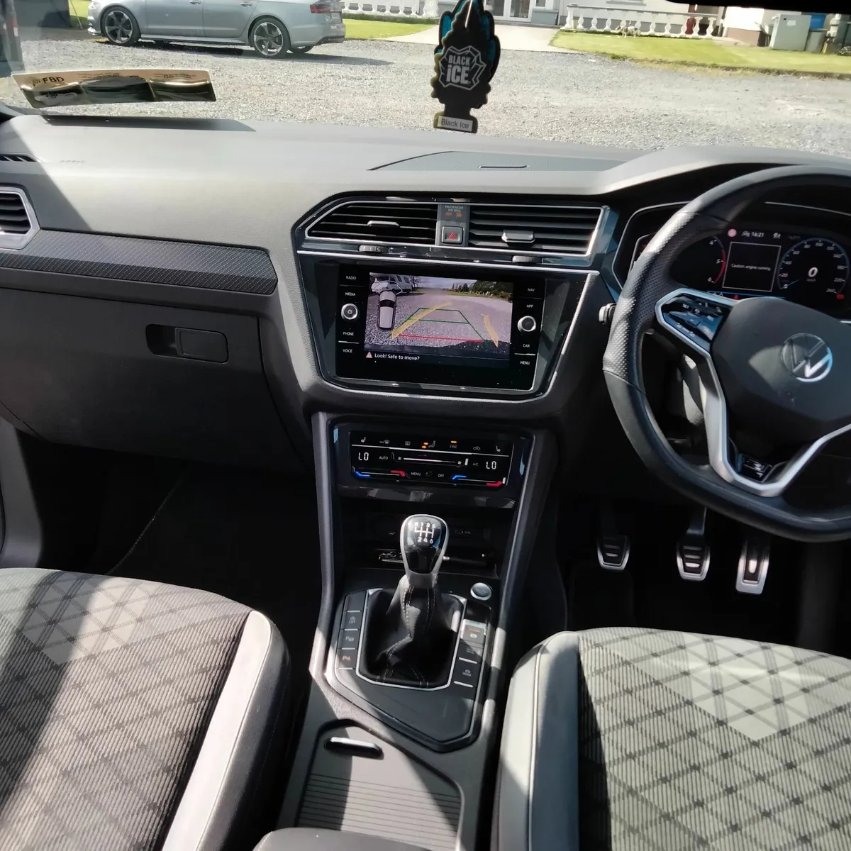 Volkswagen Tiguan 2021 - Image 2