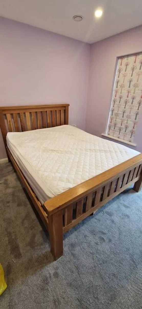 King size solid oak bed and matching lockers - Image 2