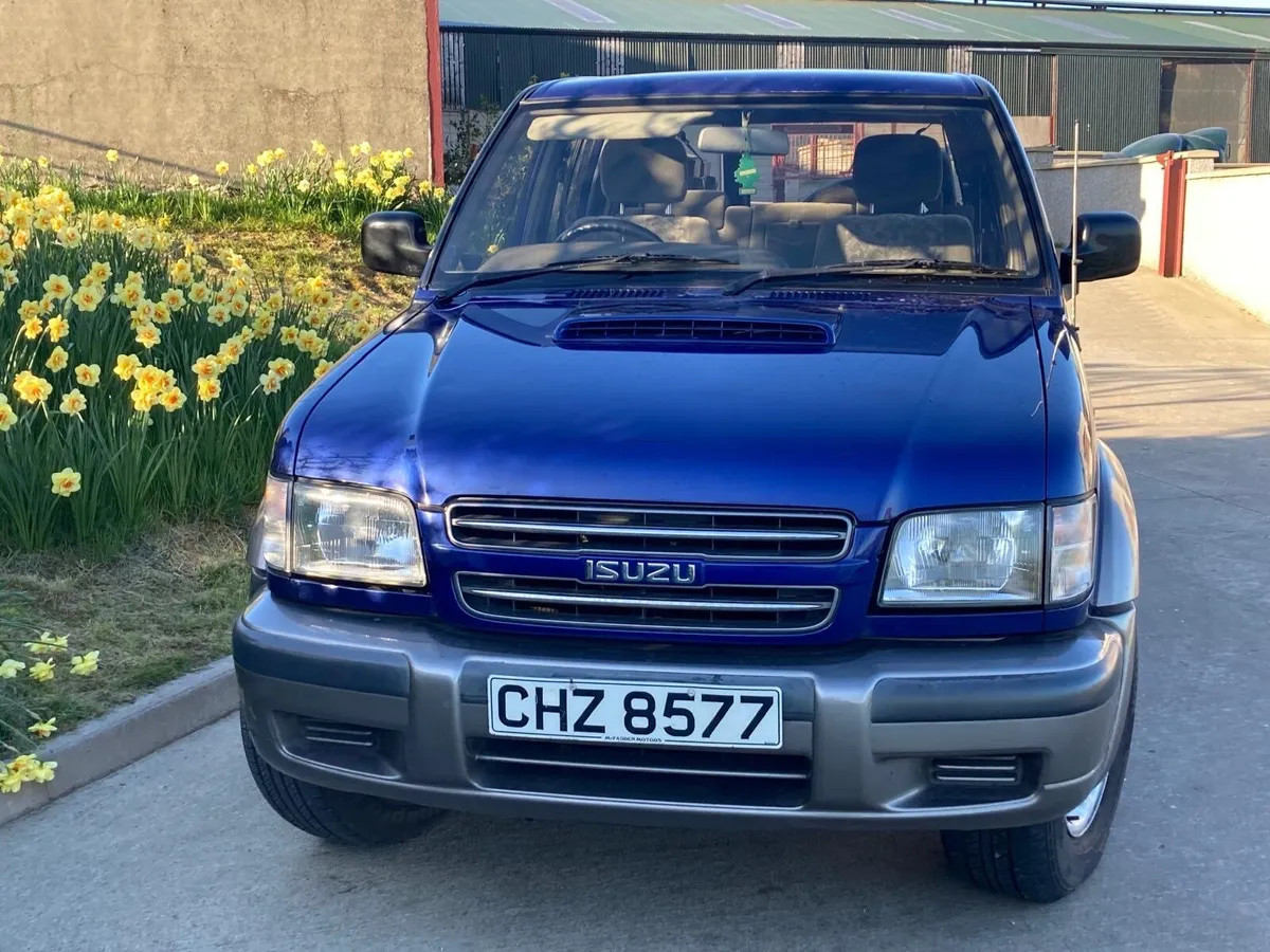 Isuzu Trooper 2002 - Image 2
