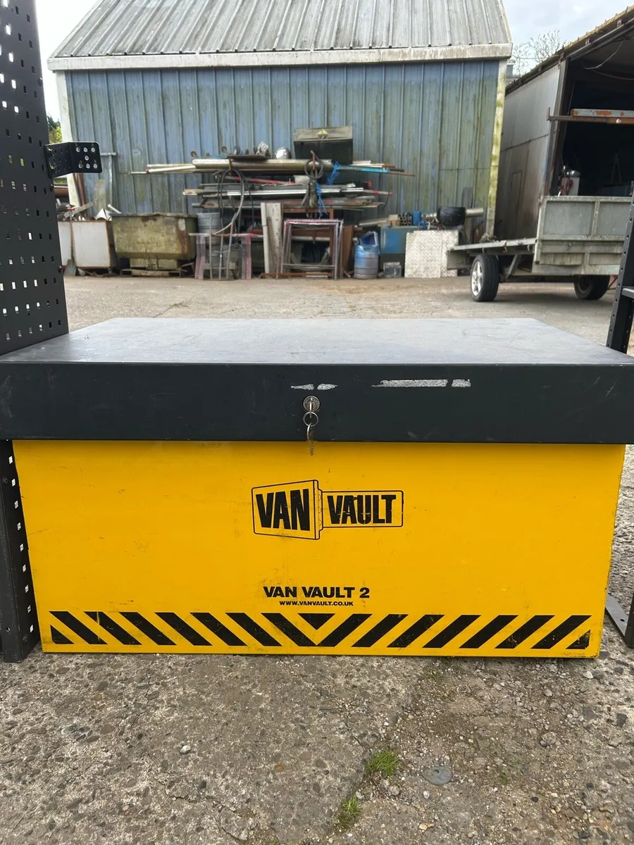 Van shelves - Image 1