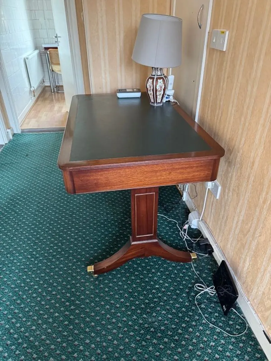 Mahogony desk - Image 2