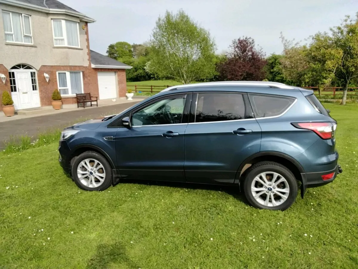 **FORD KUGA** - Image 2