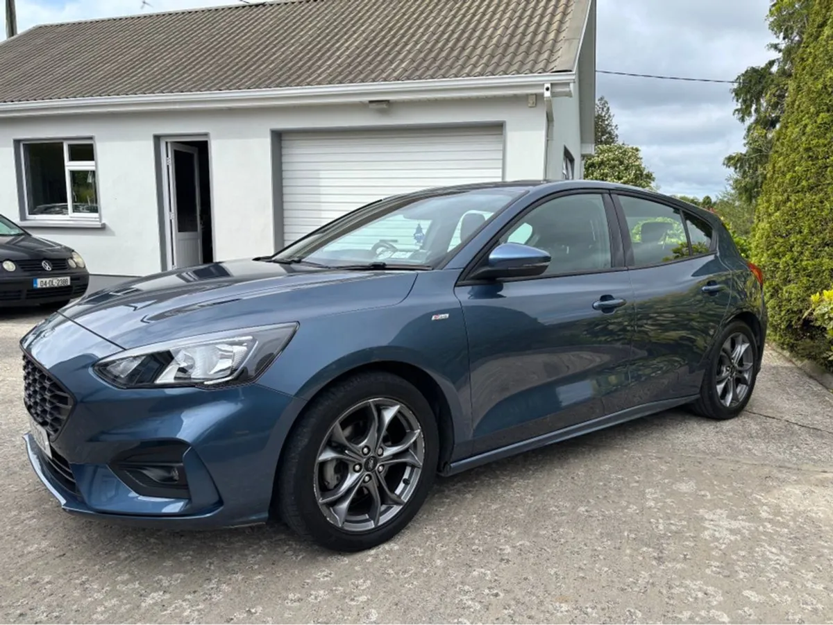 Ford Focus St-line 1.0 Ecoboost 125 125PS 4DR - Image 2