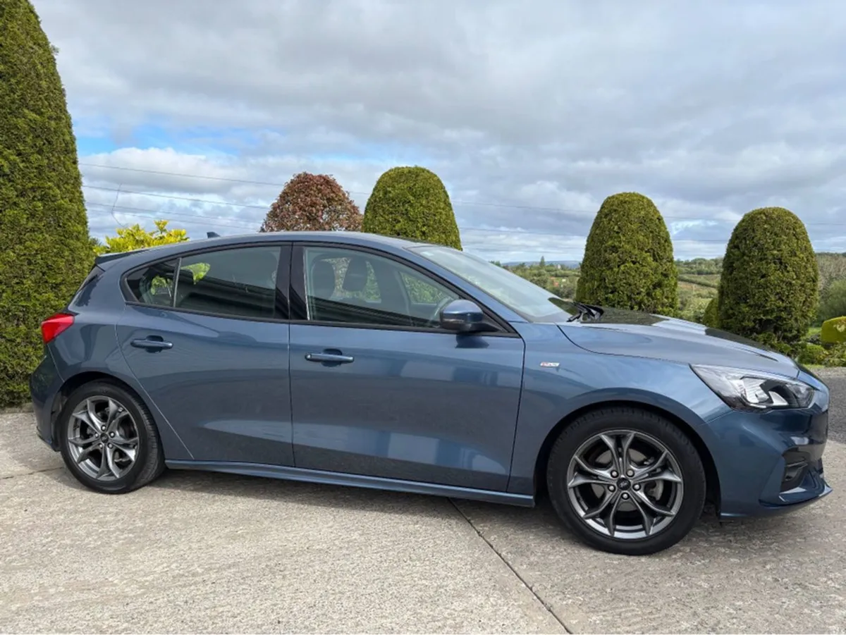 Ford Focus St-line 1.0 Ecoboost 125 125PS 4DR - Image 3