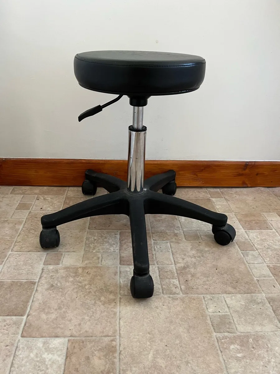 Stool adjustable  height - Image 1