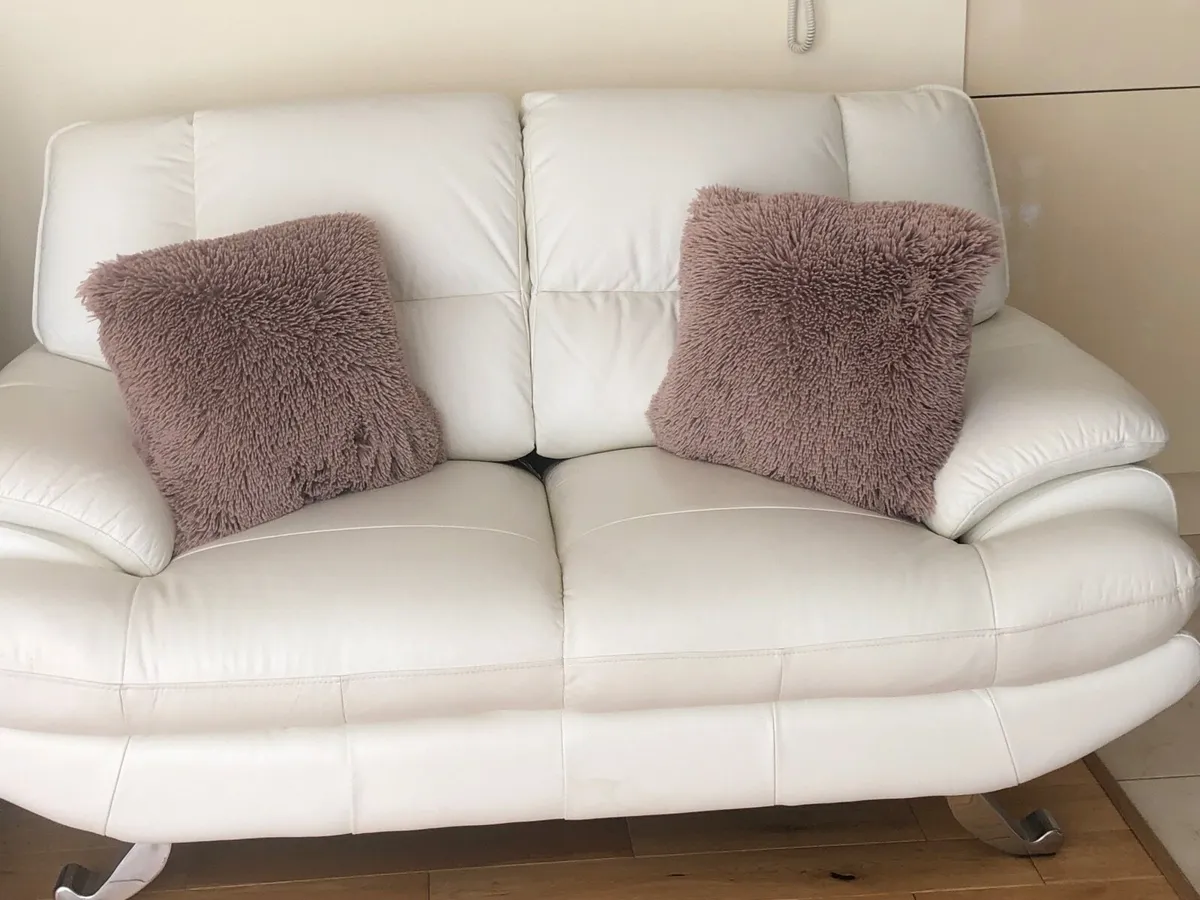 Suite of furniture - Image 2