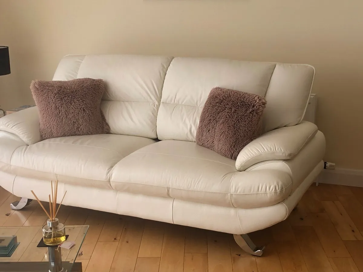 Suite of furniture - Image 3