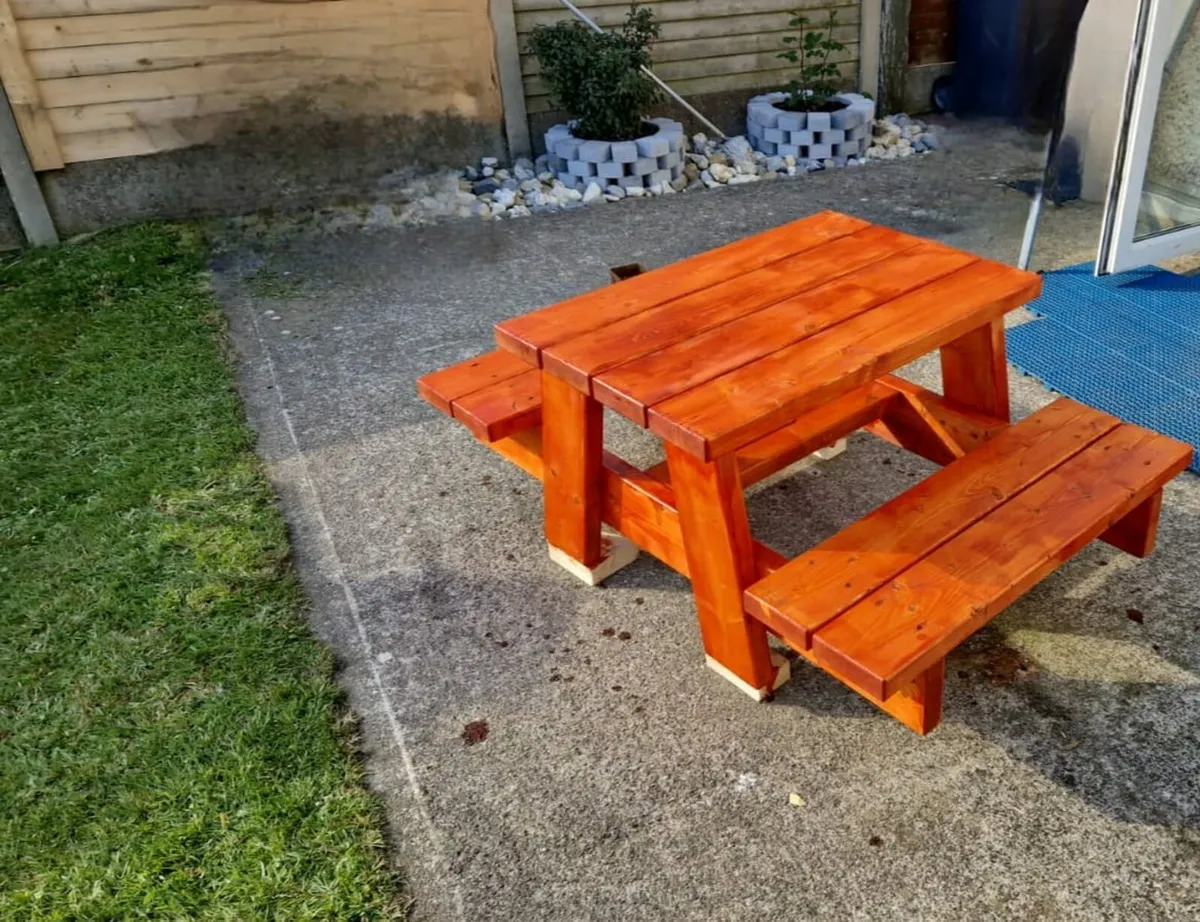 Garden kids table