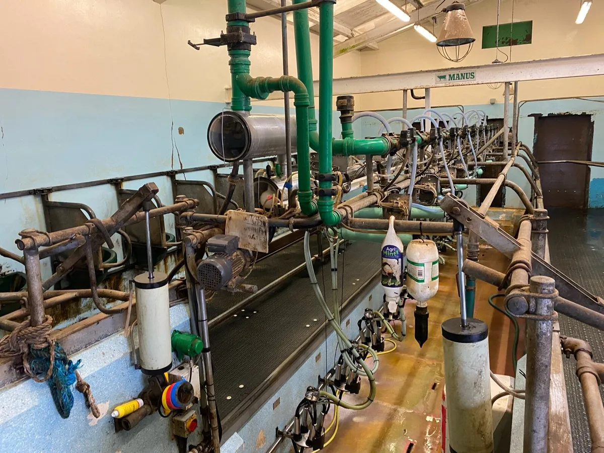 10:20 delaval/manus milking parlour - complete - Image 1