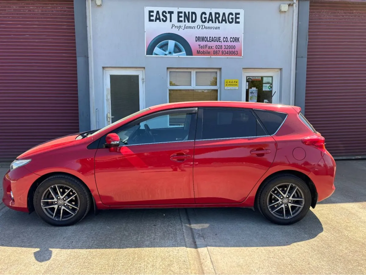 Toyota Auris 1.4 D-4d SOL 4DR - Image 2