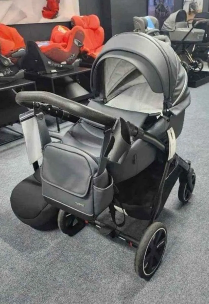 pram - Image 1
