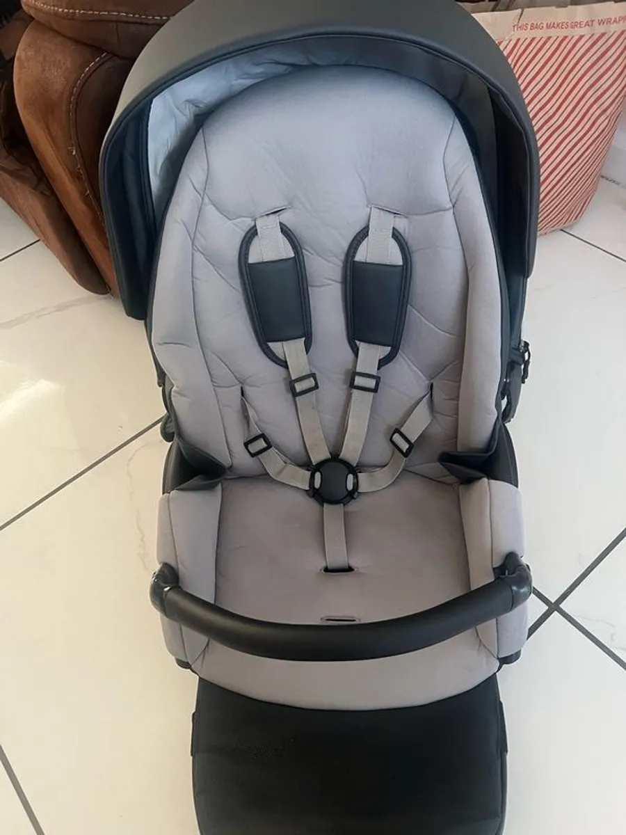 pram - Image 2