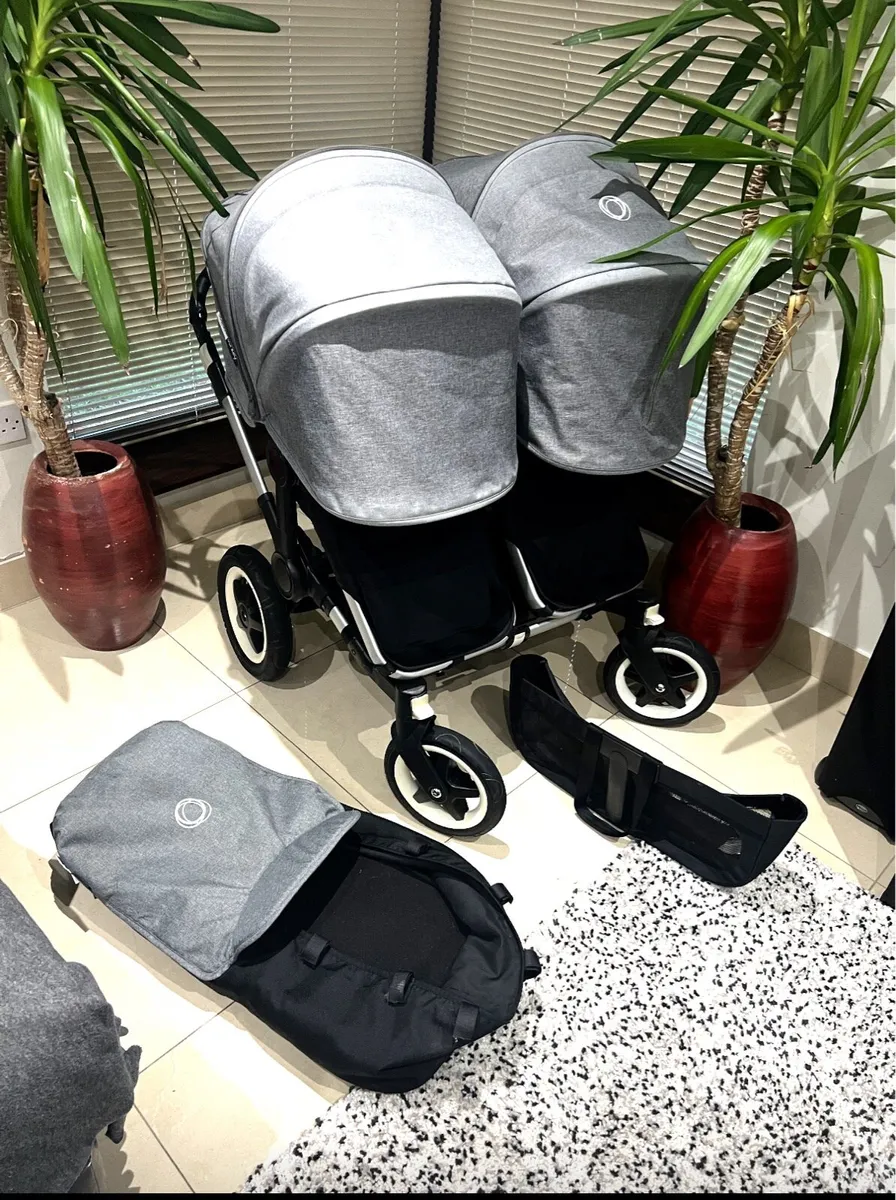 Bugaboo donkey duo in swords