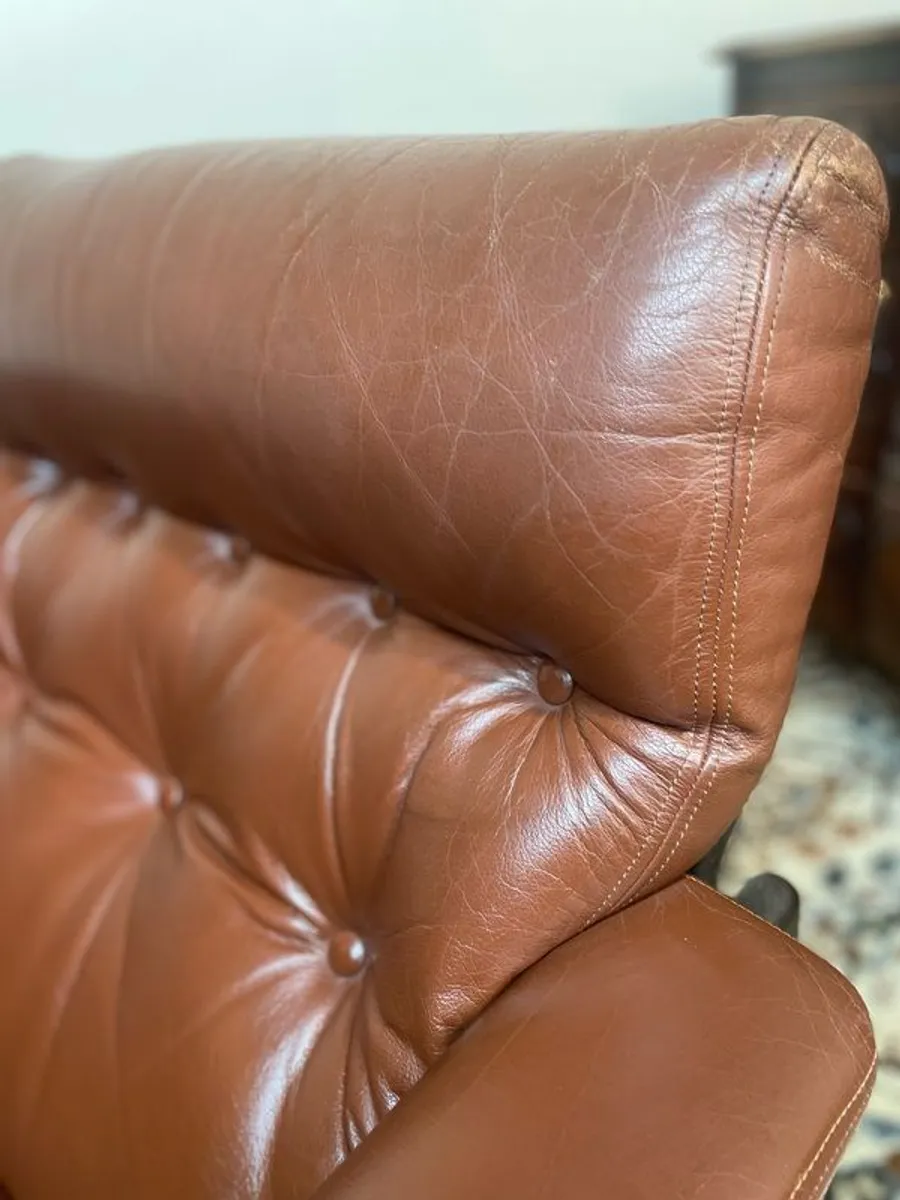 FLASH SALE ! Was 995 Now 750 !! Exquisite 1970s Scandinavian Leather Two-Seater Sofa - Image 3
