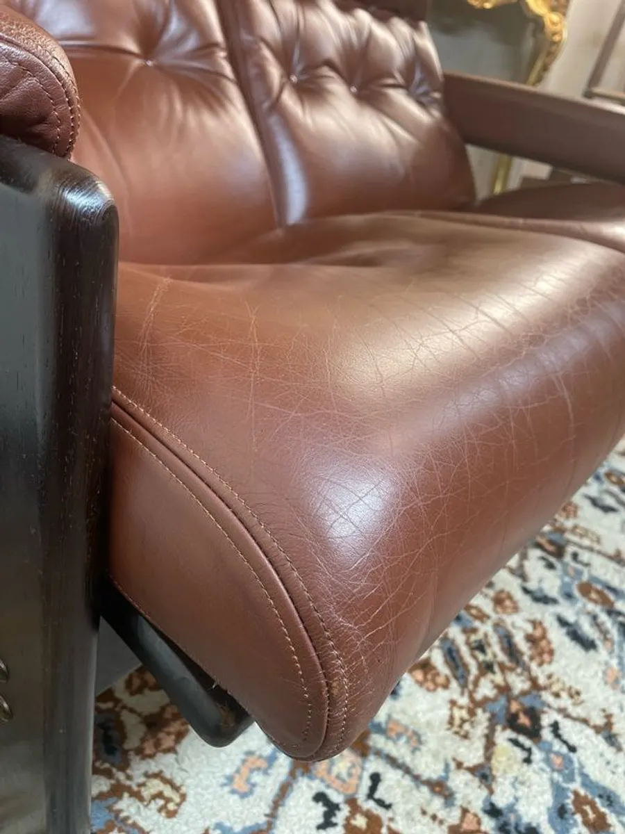 FLASH SALE ! Was 995 Now 750 !! Exquisite 1970s Scandinavian Leather Two-Seater Sofa - Image 4