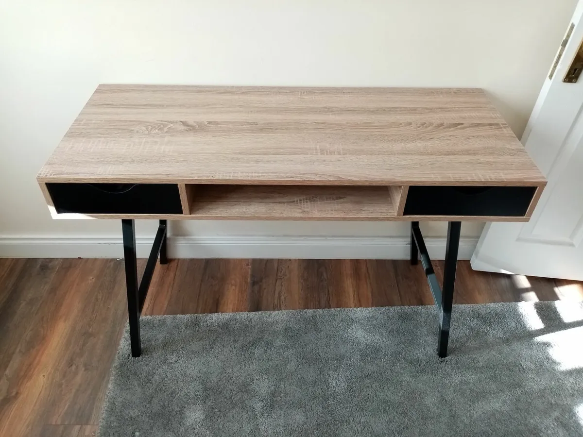 Office desk - Image 1