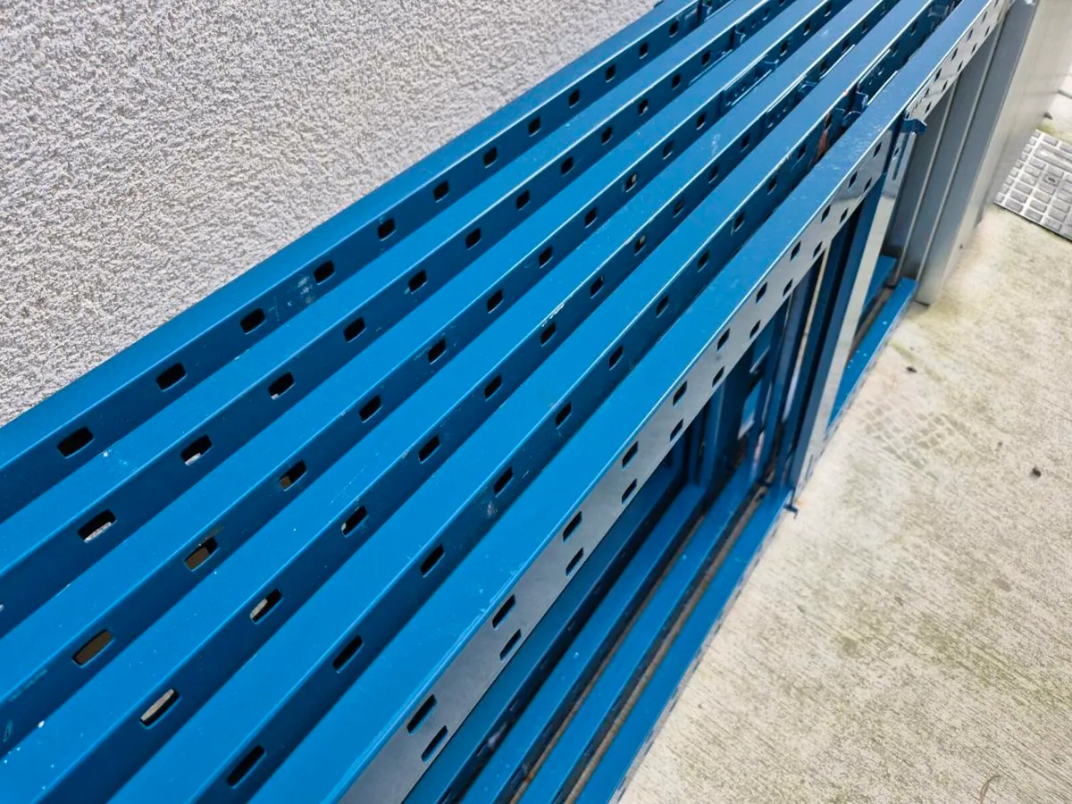 Metal shelving in great condition - Image 3