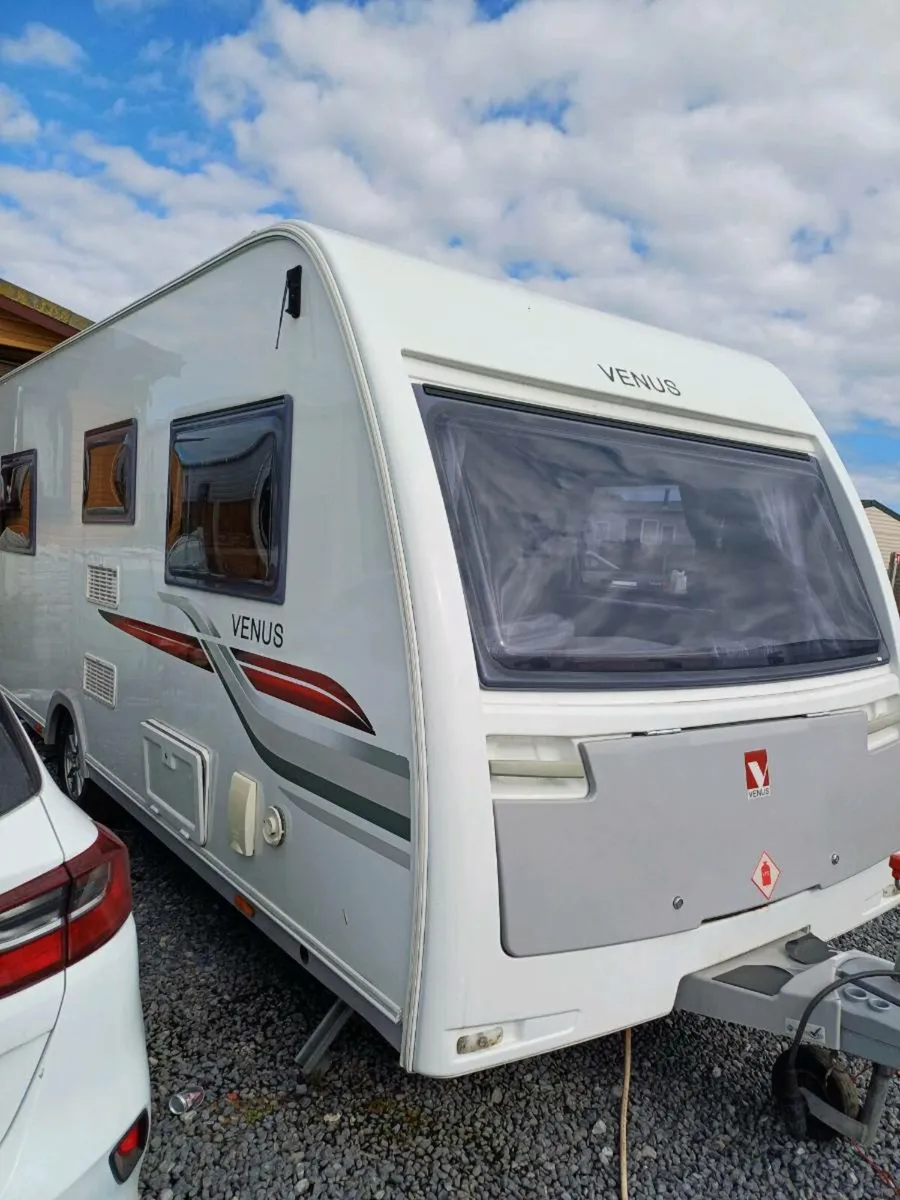 2018 lunar Venus 4 berth - Image 2