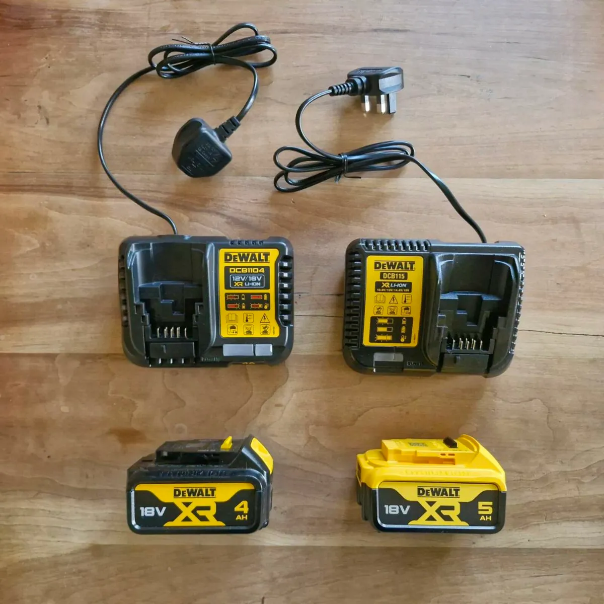 Dewalt nail gun and battery - Image 3