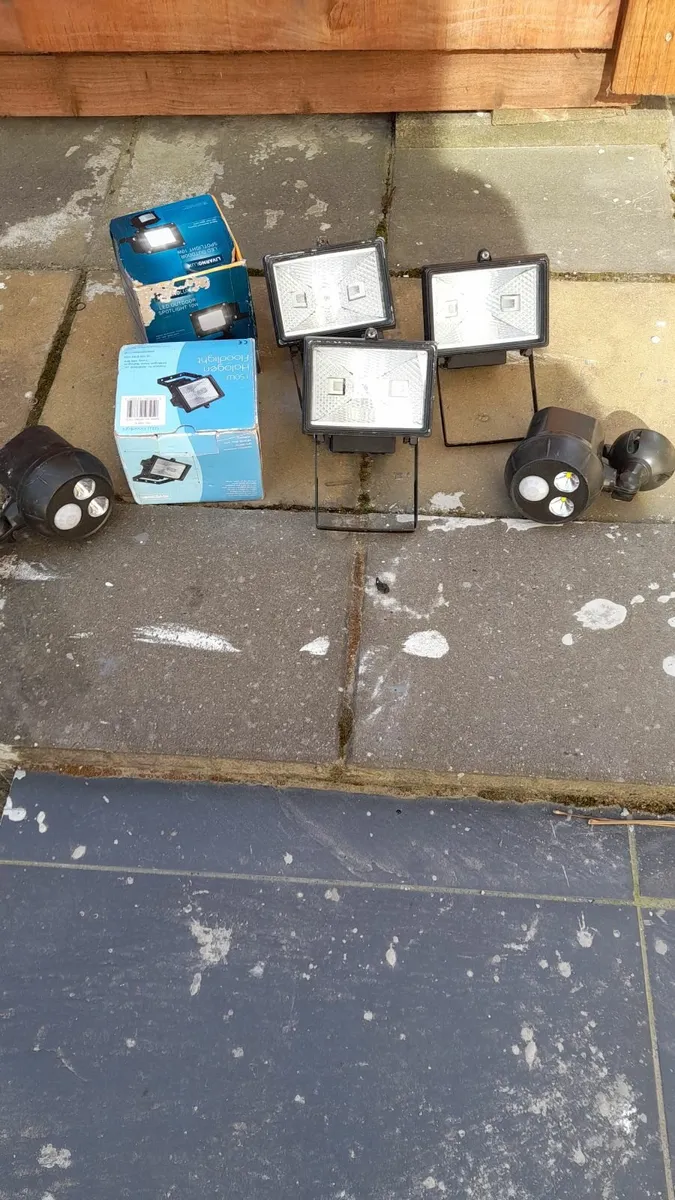 Led and Flood lights - Image 2