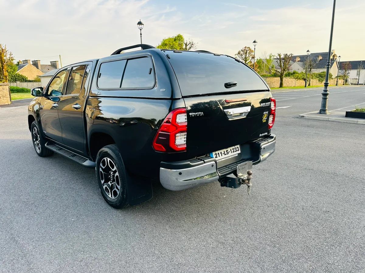 2021 Toyota Hilux Invincible - Image 3