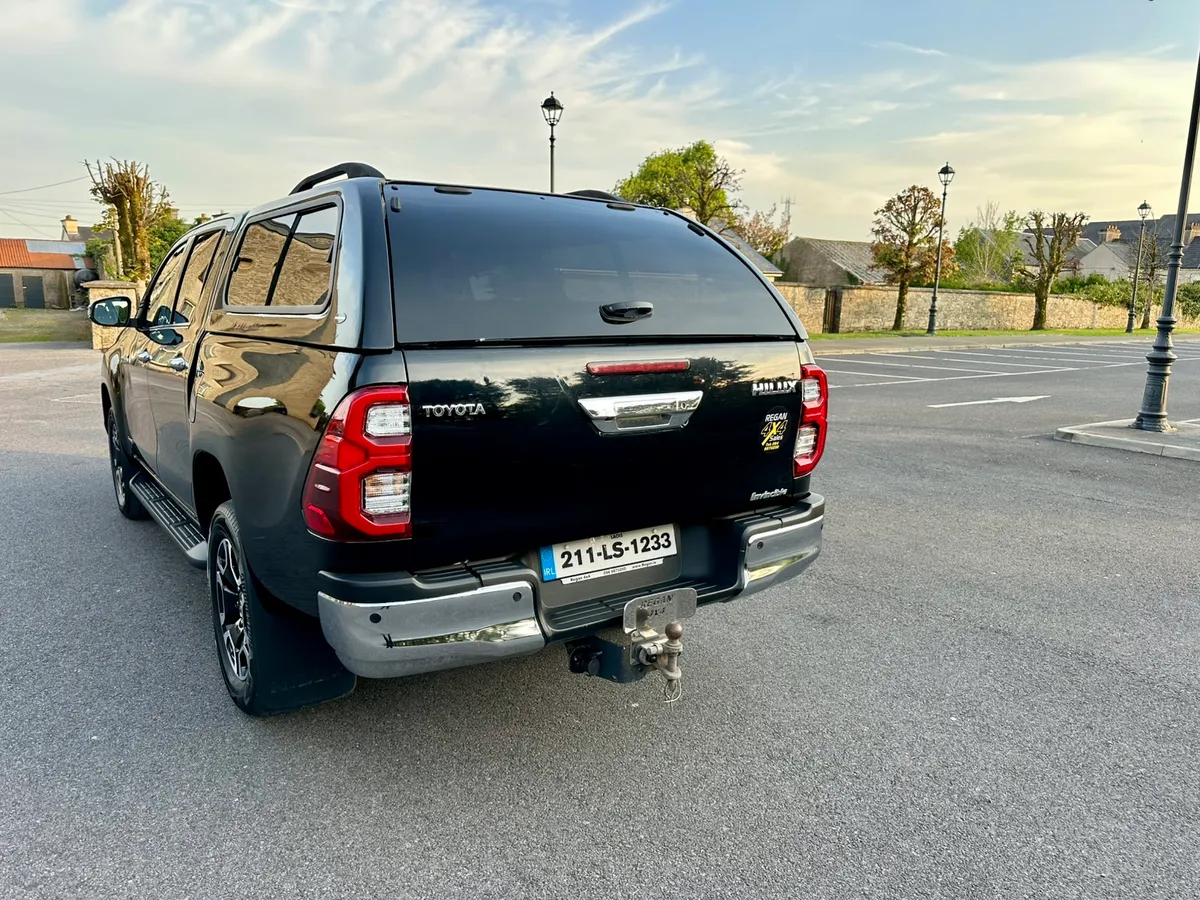 2021 Toyota Hilux Invincible - Image 4