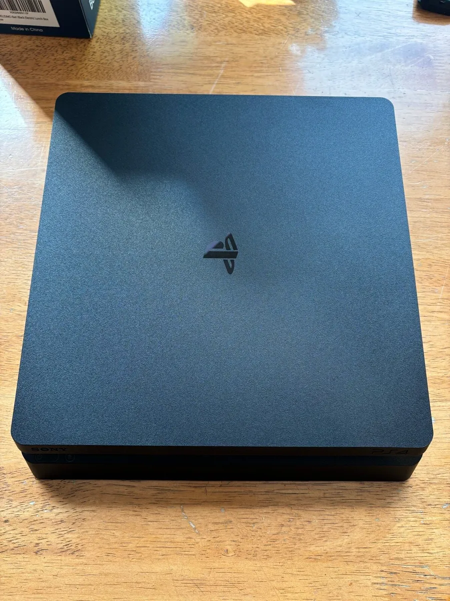 PS4 Slim PlayStation - Image 1