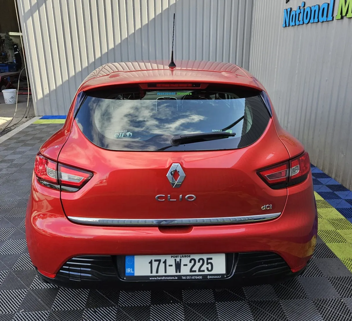 2017 Renault Clio Red 1.5 DCI 90 ECO EXPRESSION - Image 4