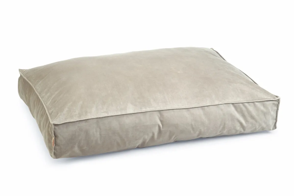 Large Dog Bed (Luxury, Brand New) - Image 3