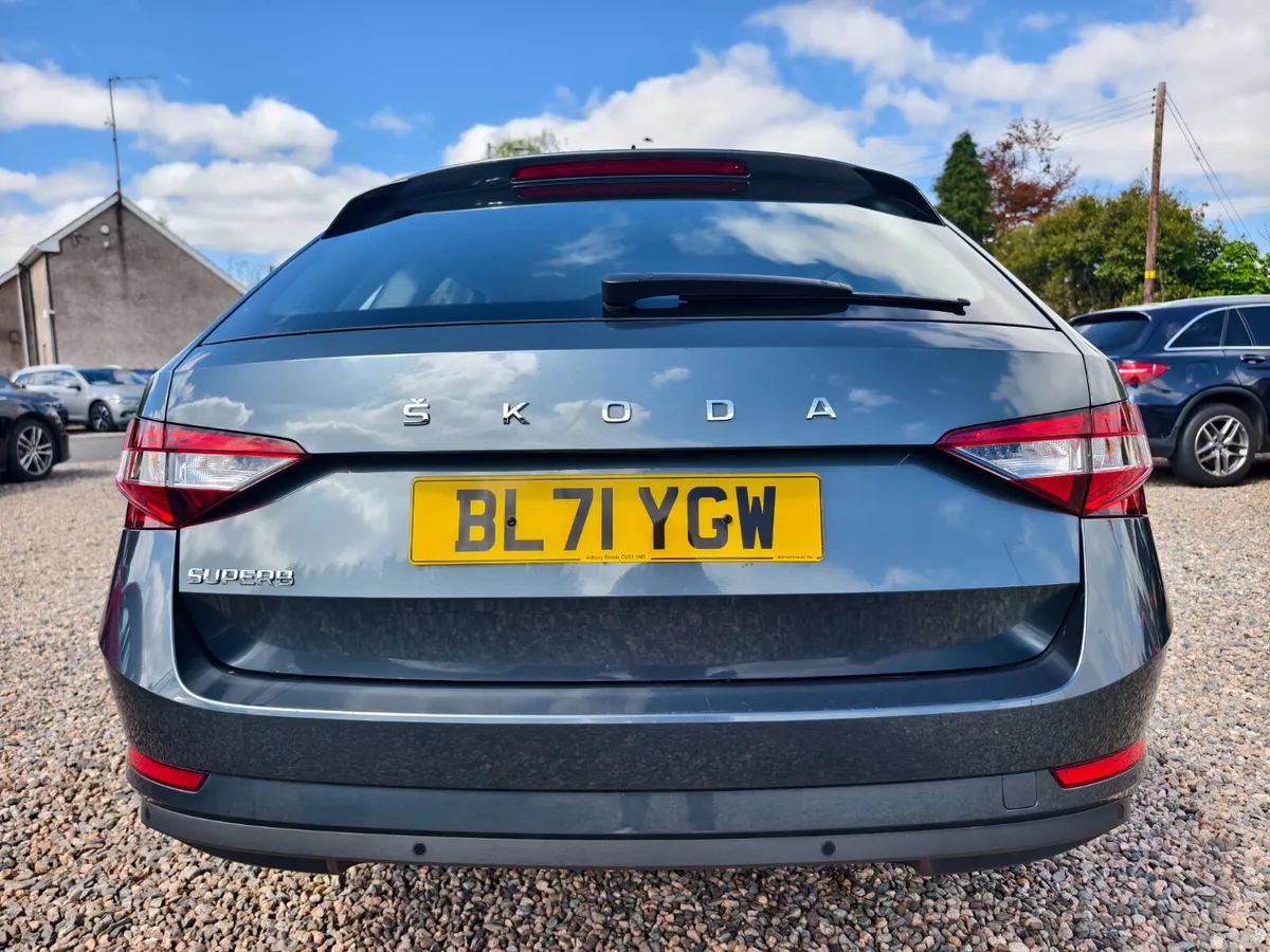 221 Skoda Superb SE 122 TDI S-A Estate - 1 Owner - Image 2