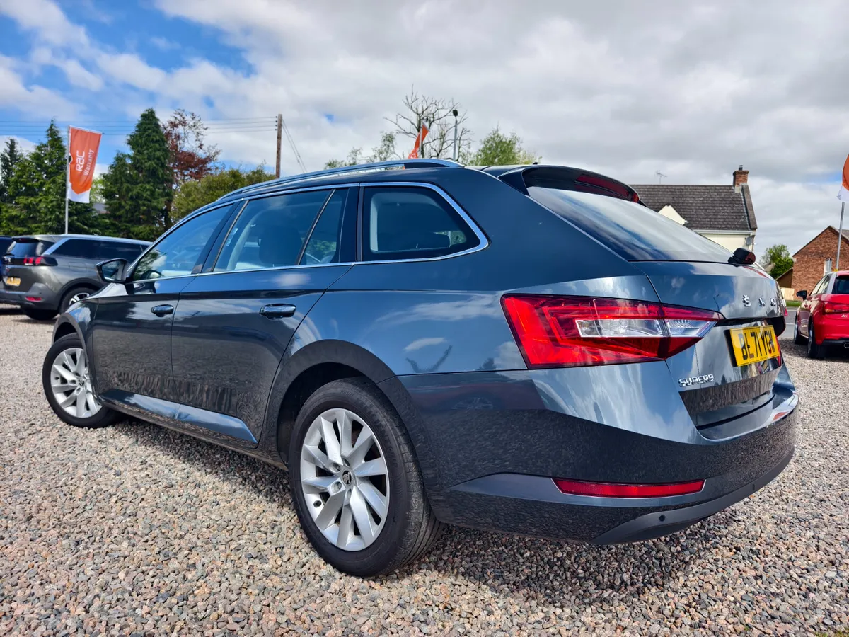 221 Skoda Superb SE 122 TDI S-A Estate - 1 Owner - Image 3