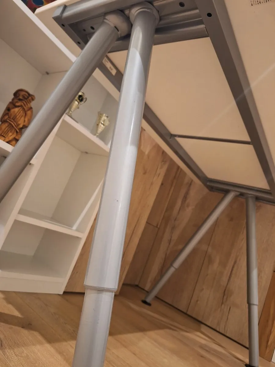 Height-adjustable desk - Image 3