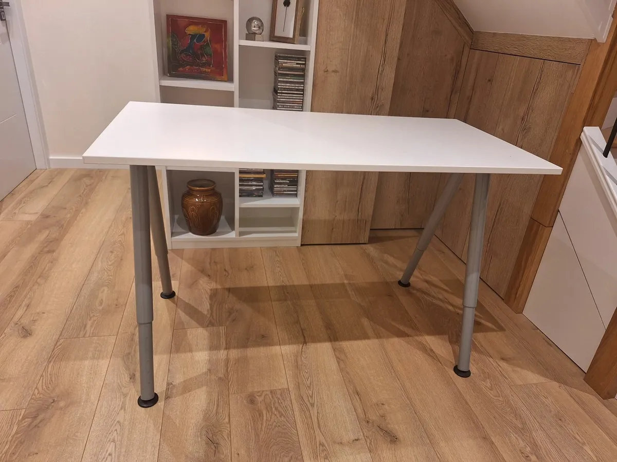 Height-adjustable desk - Image 1