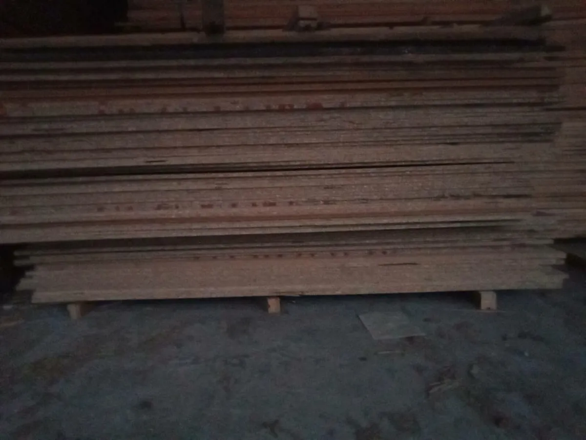 8x4. 15mm .MDF& CHIPBOARD - Image 1