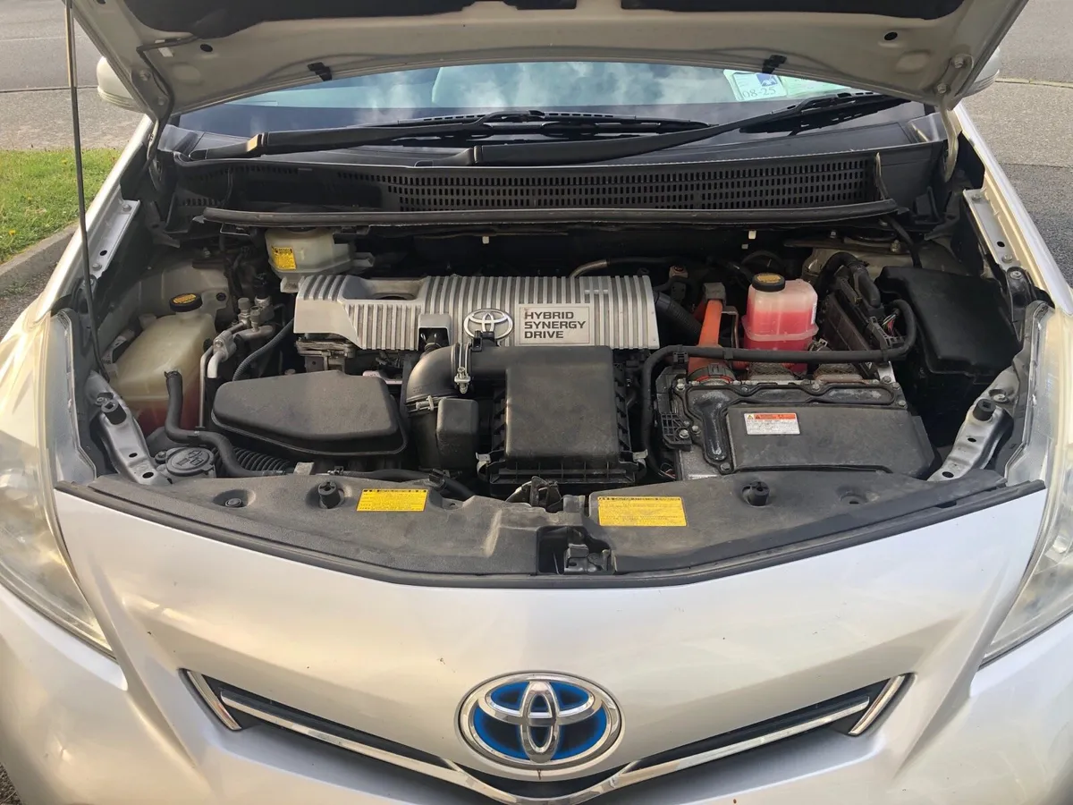 Toyota Prius alpha 2015 ( 7 seater ) - Image 4