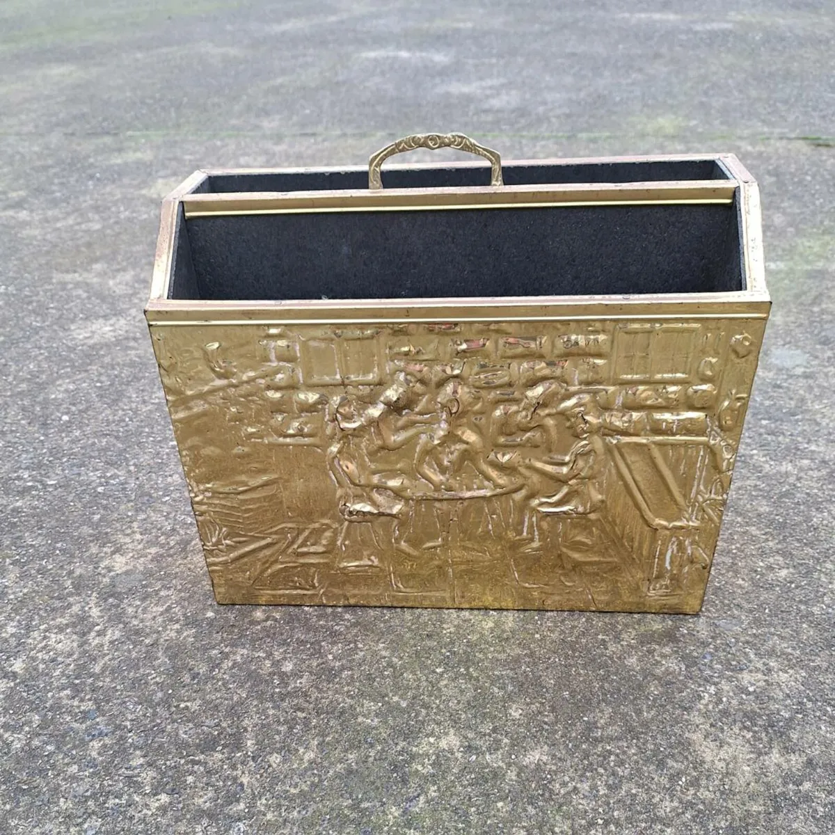 Brass magazine rack - Image 1