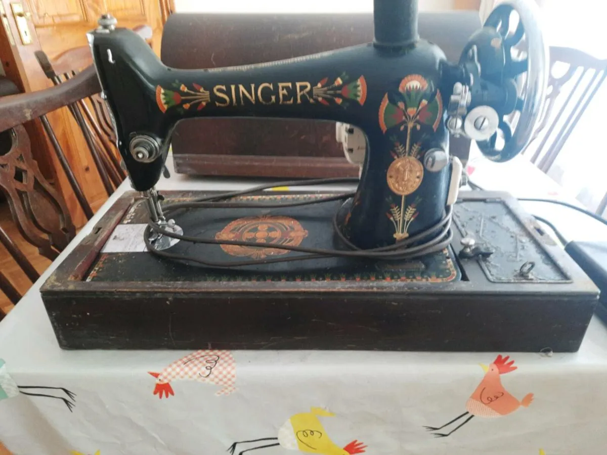 Vintage Sewing machine - Image 1