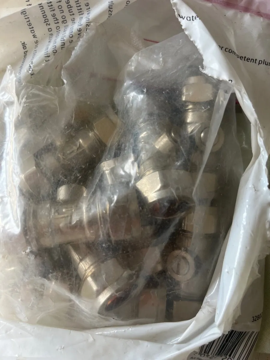 15mm isolating ball valve and bits - Image 2