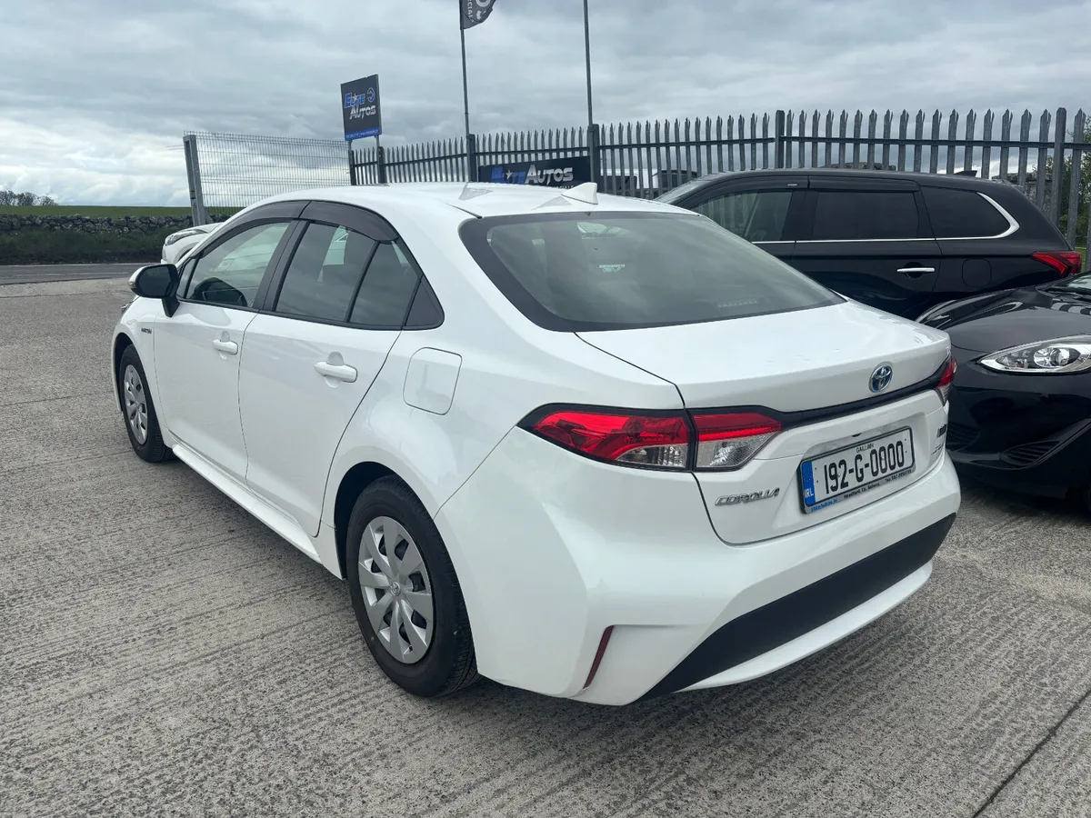 Toyota Corolla Luna Hybrid 2019 - Image 3