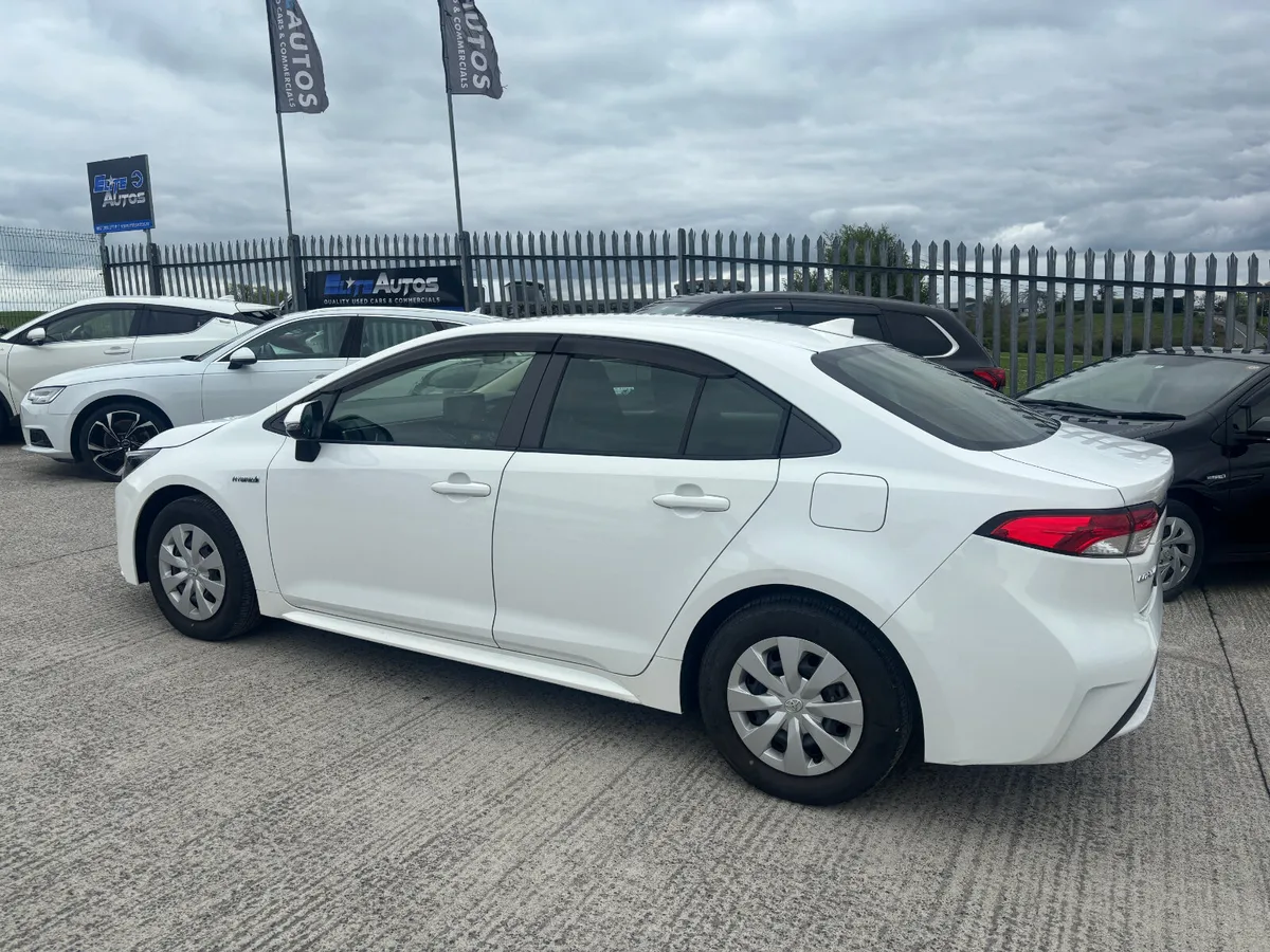 Toyota Corolla Luna Hybrid 2019 - Image 4